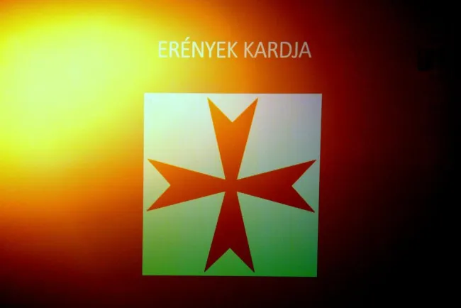 ERÉNYEK KARDJA - MEZŐTÚR