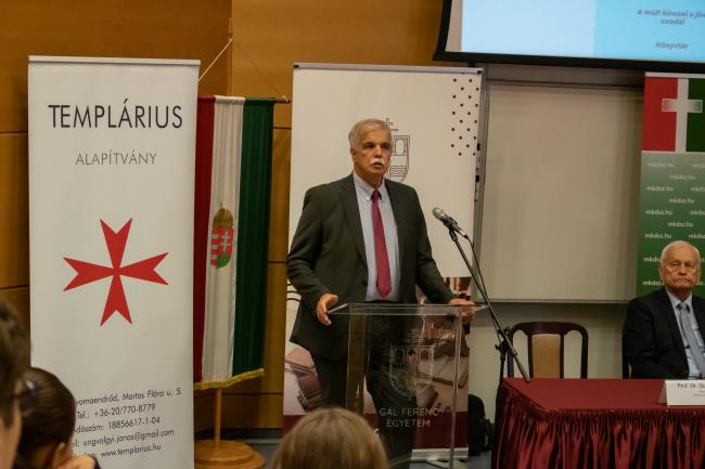 Prof. Dr. Dux László rektor köszöntője